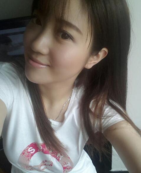 午间新闻女主播,传递温暖，点亮生活